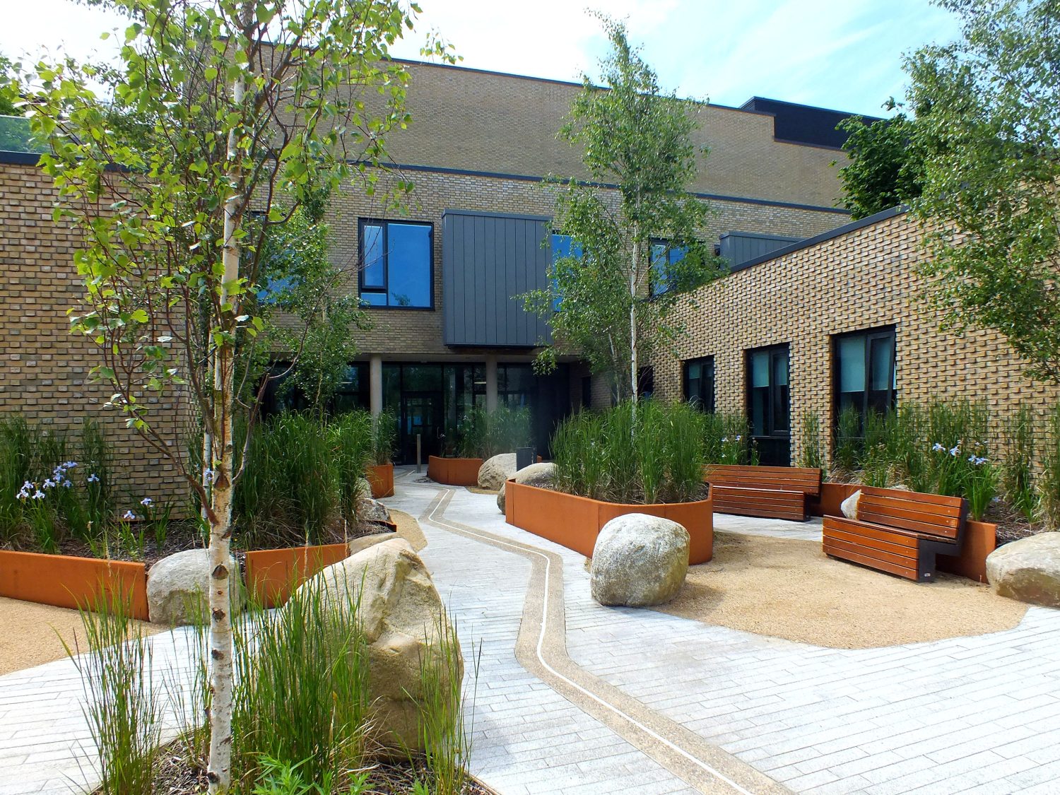 Taylor+Boyd: civil, structural engineers; radiography unit, Derry hospital