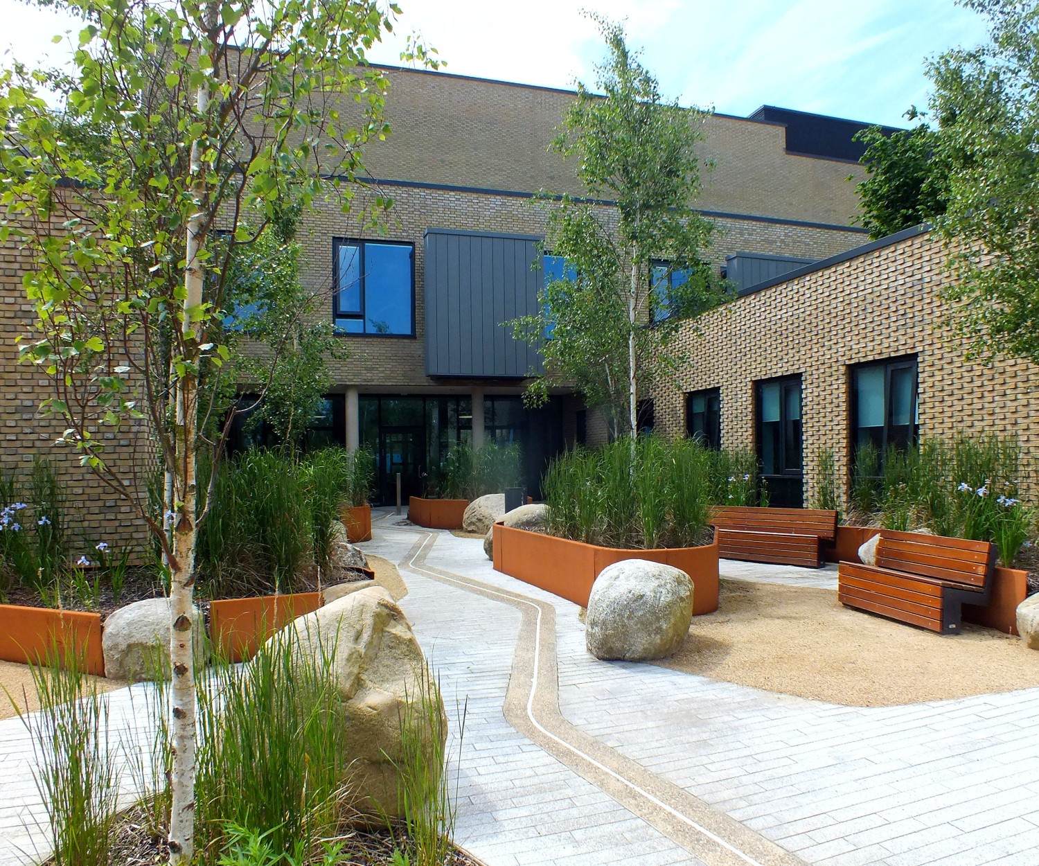 Taylor+Boyd: civil, structural engineers; radiography unit, Derry hospital